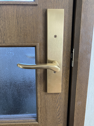 ドアノブ交換及び引戸レール取付工事 画像