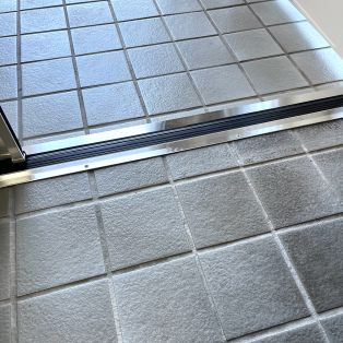 半田市で玄関ドア交換工事をさせて頂いた際の段差解消 アイキャッチ画像