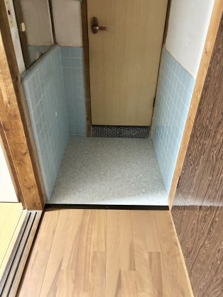 半田市　M様邸　クッションシート張り工事 アイキャッチ画像