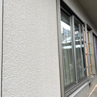 常滑市H様邸　ニチハ　しぶきプレミアム　プラチナコート30で外壁張り増し工事をさせていただいています✨ アイキャッチ画像