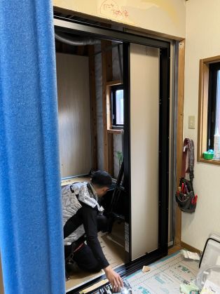 システムバス取付作業風景 今日は語呂合わせで8（パパ）２６（風呂）の日🛀 アイキャッチ画像