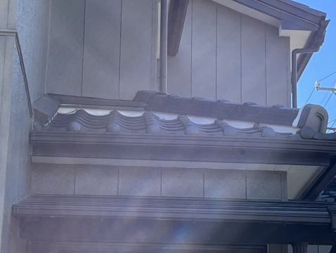 下屋根隅棟漆喰塗り直し工事 アイキャッチ画像