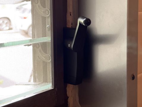 ルーバー窓レバーハンドル交換 アイキャッチ画像
